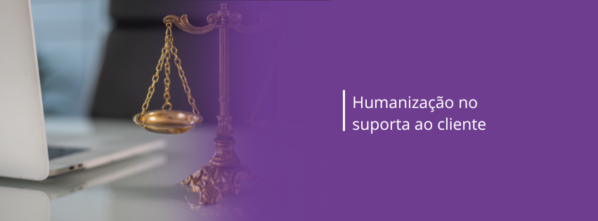 Imagem de um notebook na mesa com o título: Humanização no suporte ao cliente. Remetendo o atendimento humanizado e eficiência no suporte.